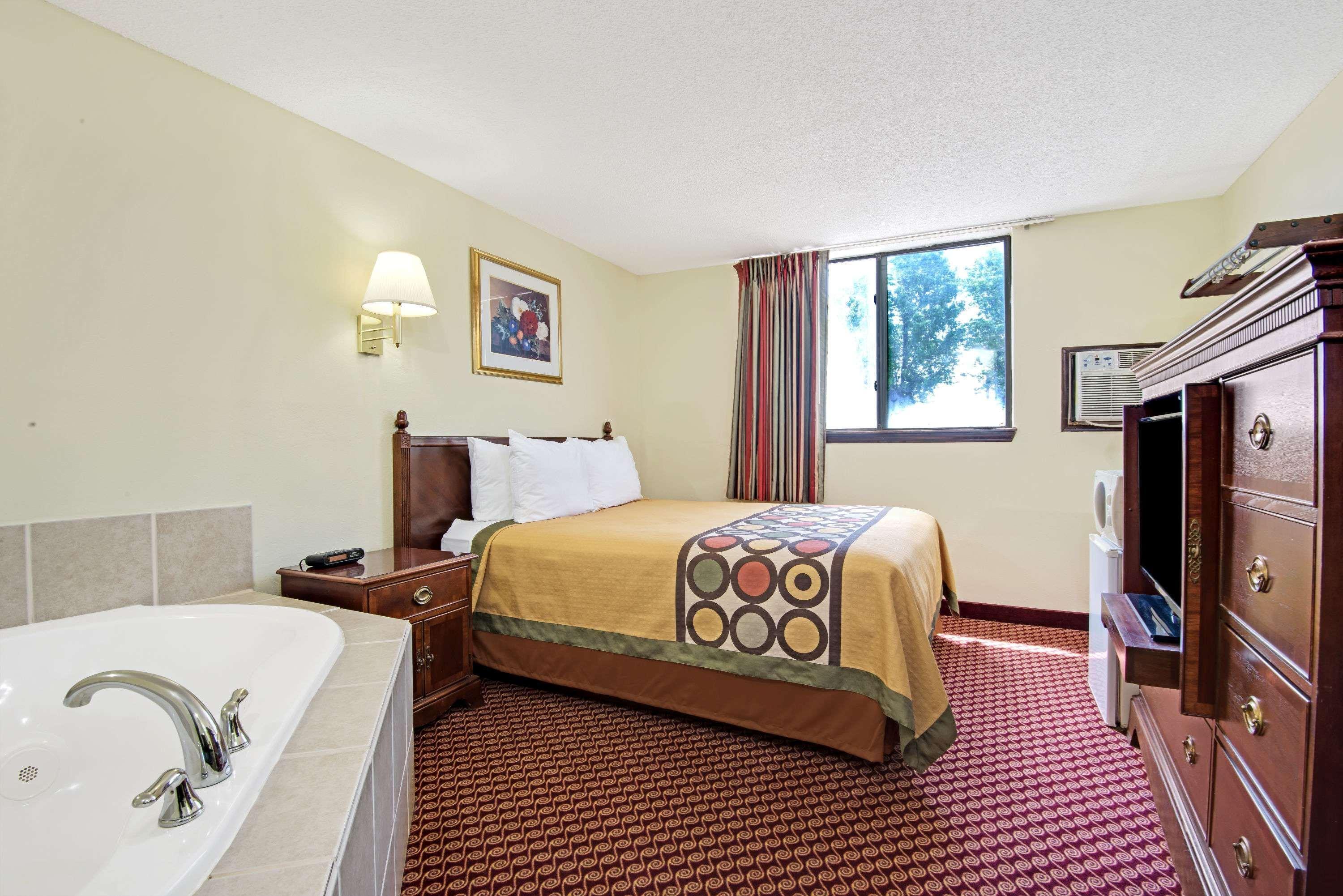 Red Lion Inn And Suites Liberty Esterno foto